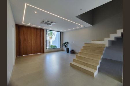 Casa de condomínio à venda com 350m², 4 quartos e 3 vagas Casa de condomínio à venda com 350m², 4 quartos e 3 vagasSala