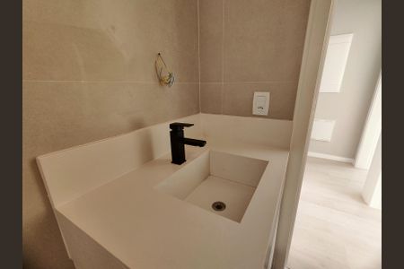 Casa de condomínio à venda com 350m², 4 quartos e 3 vagas Casa de condomínio à venda com 350m², 4 quartos e 3 vagasBanheiro da Suíte 3