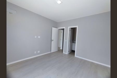 Casa de condomínio à venda com 350m², 4 quartos e 3 vagas Casa de condomínio à venda com 350m², 4 quartos e 3 vagasSuíte 2