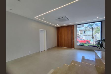 Casa de condomínio à venda com 350m², 4 quartos e 3 vagas Casa de condomínio à venda com 350m², 4 quartos e 3 vagasSala
