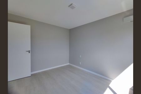 Casa de condomínio à venda com 350m², 4 quartos e 3 vagas Casa de condomínio à venda com 350m², 4 quartos e 3 vagasQuarto