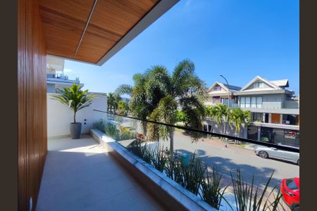 Casa de condomínio à venda com 350m², 4 quartos e 3 vagas Casa de condomínio à venda com 350m², 4 quartos e 3 vagasSuíte 1 varanda