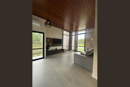 Sala de casa para alugar com 3 quartos, 200m² em Morro das Pedras, Florianópolis