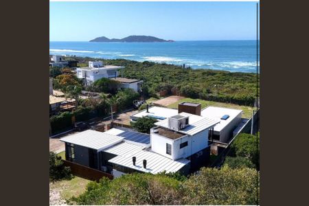 Casa para alugar com 200m², 3 quartos e 3 vagasVista da janela