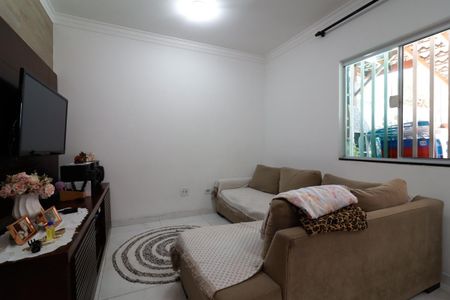 Casa à venda com 73m², 3 quartos e 2 vagasSala