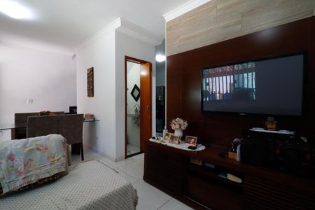 Casa à venda com 73m², 3 quartos e 2 vagasSala
