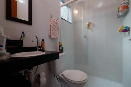 Casa à venda com 73m², 3 quartos e 2 vagasBanheiro