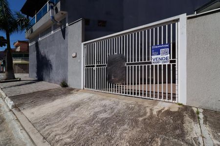 Casa à venda com 73m², 3 quartos e 2 vagasFachada
