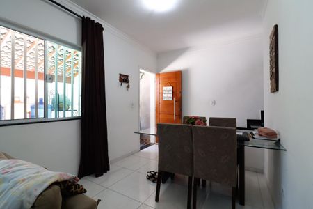 Casa à venda com 73m², 3 quartos e 2 vagasSala