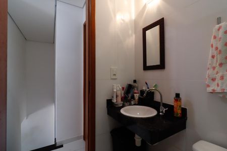 Casa à venda com 73m², 3 quartos e 2 vagasBanheiro