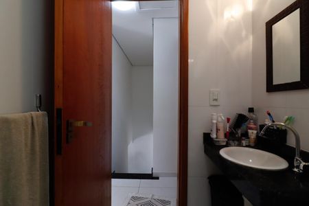 Casa à venda com 73m², 3 quartos e 2 vagasBanheiro