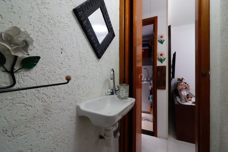 Casa à venda com 73m², 3 quartos e 2 vagasLavabo