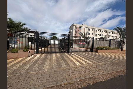 Apartamento para alugar com 48m², 2 quartos e 1 vaga Apartamento para alugar com 48m², 2 quartos e 1 vagaFachada