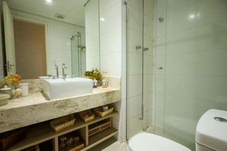Apartamento à venda com 140m², 4 quartos e 3 vagas Apartamento à venda com 140m², 4 quartos e 3 vagasBanheiro Social 2