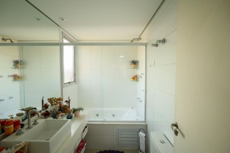Apartamento à venda com 140m², 4 quartos e 3 vagas Apartamento à venda com 140m², 4 quartos e 3 vagasBanheiro da Suíte