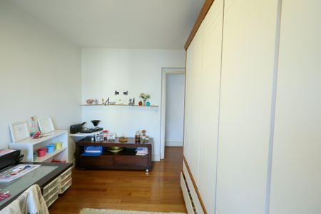 Apartamento à venda com 140m², 4 quartos e 3 vagas Apartamento à venda com 140m², 4 quartos e 3 vagasQuarto 4