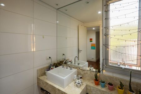 Apartamento à venda com 140m², 4 quartos e 3 vagas Apartamento à venda com 140m², 4 quartos e 3 vagasBanheiro Social 1