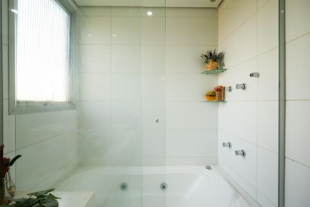 Apartamento à venda com 140m², 4 quartos e 3 vagas Apartamento à venda com 140m², 4 quartos e 3 vagasBanheiro da Suíte