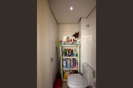 Apartamento à venda com 140m², 4 quartos e 3 vagas Apartamento à venda com 140m², 4 quartos e 3 vagasBanheiro de serviço