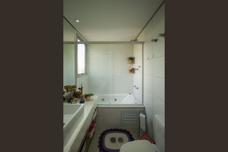 Apartamento à venda com 140m², 4 quartos e 3 vagas Apartamento à venda com 140m², 4 quartos e 3 vagasBanheiro da Suíte
