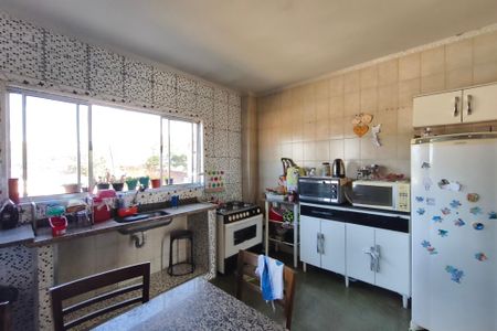 Casa à venda com 390m², 2 quartos e 2 vagasBanheiro