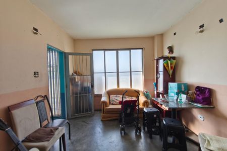 Casa à venda com 390m², 2 quartos e 2 vagasCômodo extra