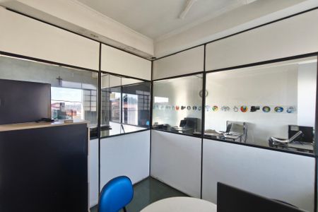 Casa à venda com 390m², 2 quartos e 2 vagasCômodo extra