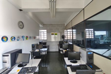 Casa à venda com 390m², 2 quartos e 2 vagasCômodo extra