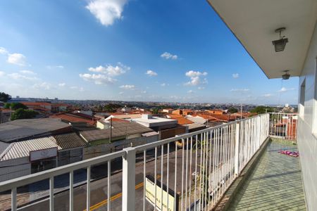 Casa à venda com 390m², 2 quartos e 2 vagasCorredor - Varanda