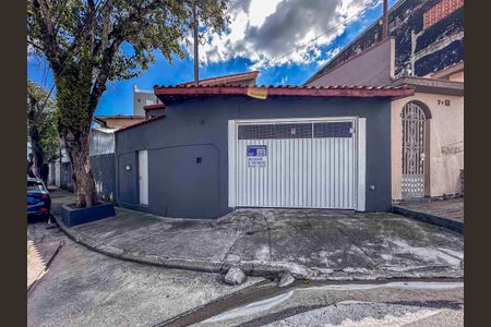 Casa à venda com 200m², 2 quartos e 2 vagasFachada