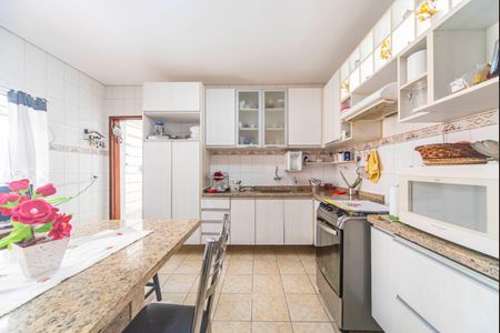 Casa à venda com 200m², 2 quartos e 2 vagasCozinha 
