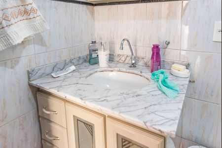Casa à venda com 200m², 2 quartos e 2 vagasBanheiro Social