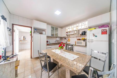 Casa à venda com 200m², 2 quartos e 2 vagasCozinha 