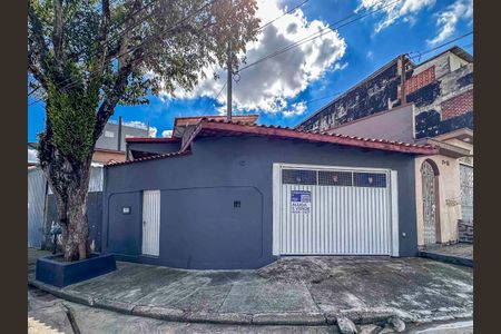 Casa à venda com 200m², 2 quartos e 2 vagasFachada