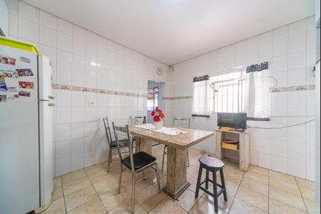 Casa à venda com 200m², 2 quartos e 2 vagasCozinha 