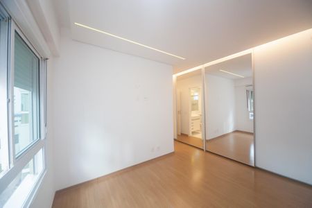 Apartamento para alugar com 77m², 2 quartos e 2 vagassuite