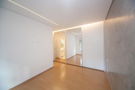 Apartamento para alugar com 77m², 2 quartos e 2 vagassuite