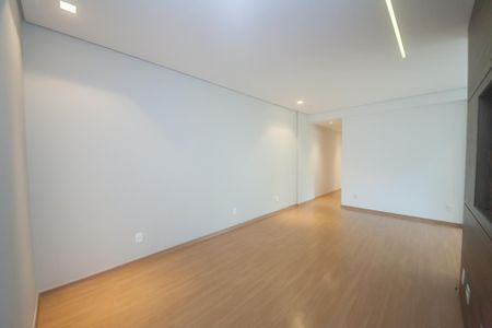 Apartamento para alugar com 77m², 2 quartos e 2 vagassala