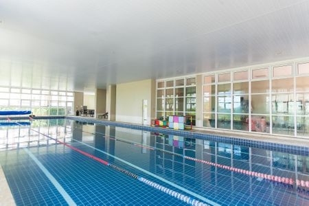 Apartamento para alugar com 77m², 2 quartos e 2 vagasÁrea comum - Piscina coberta