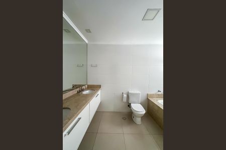 Apartamento para alugar com 186m², 3 quartos e 4 vagasBanheiro da Suíte 1