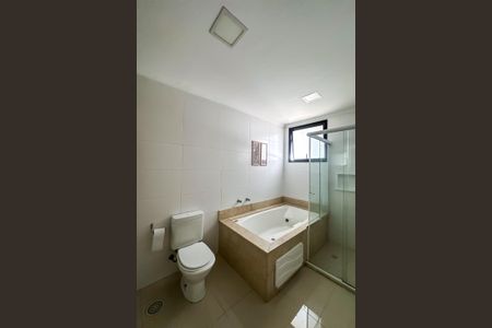 Apartamento para alugar com 186m², 3 quartos e 4 vagasBanheiro da Suíte 1