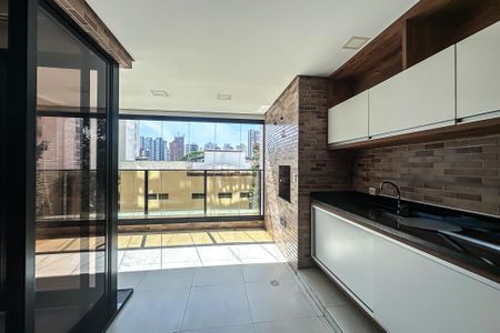 Apartamento para alugar com 186m², 3 quartos e 4 vagasVaranda