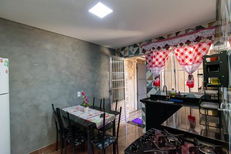 Casa à venda com 95m², 2 quartos e sem vagaCozinha 