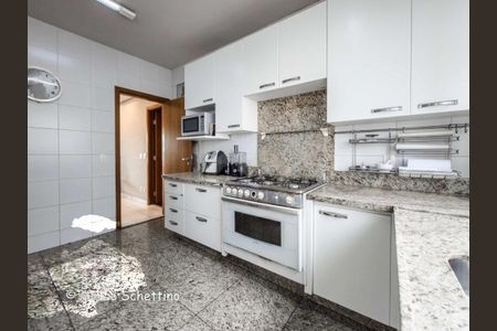 Apartamento à venda com 156m², 4 quartos e 3 vagas