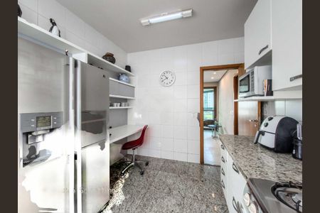 Apartamento à venda com 156m², 4 quartos e 3 vagas