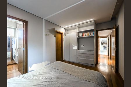 Apartamento à venda com 156m², 4 quartos e 3 vagas