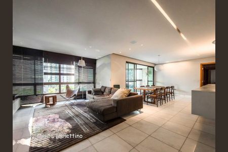 Apartamento à venda com 156m², 4 quartos e 3 vagas