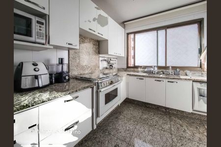 Apartamento à venda com 156m², 4 quartos e 3 vagas