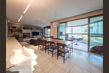 Apartamento à venda com 156m², 4 quartos e 3 vagas