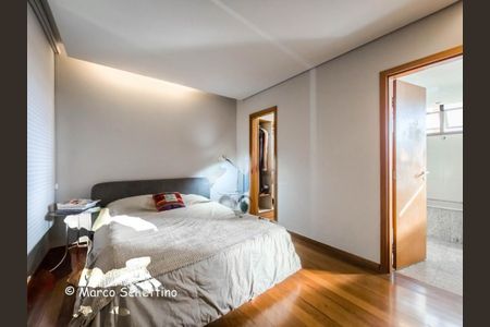 Apartamento à venda com 156m², 4 quartos e 3 vagas